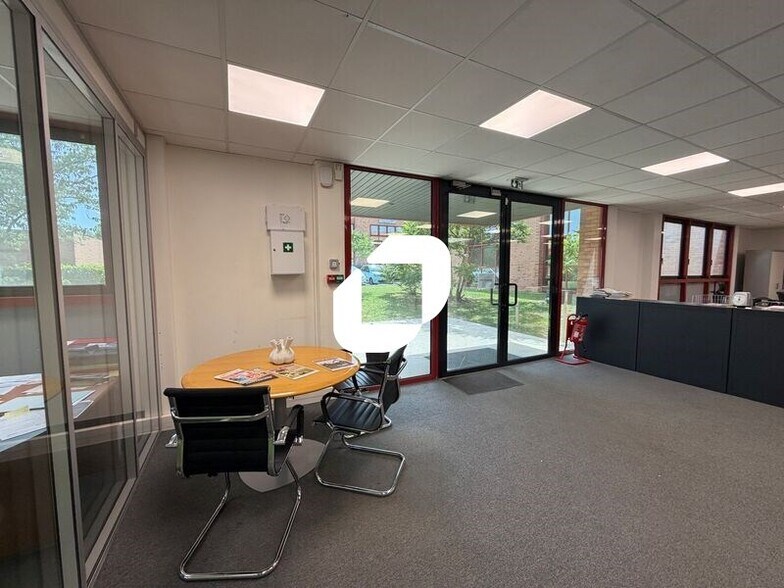 Light Industrial in Villepinte to rent - Interior Photo - Image 1 of 12