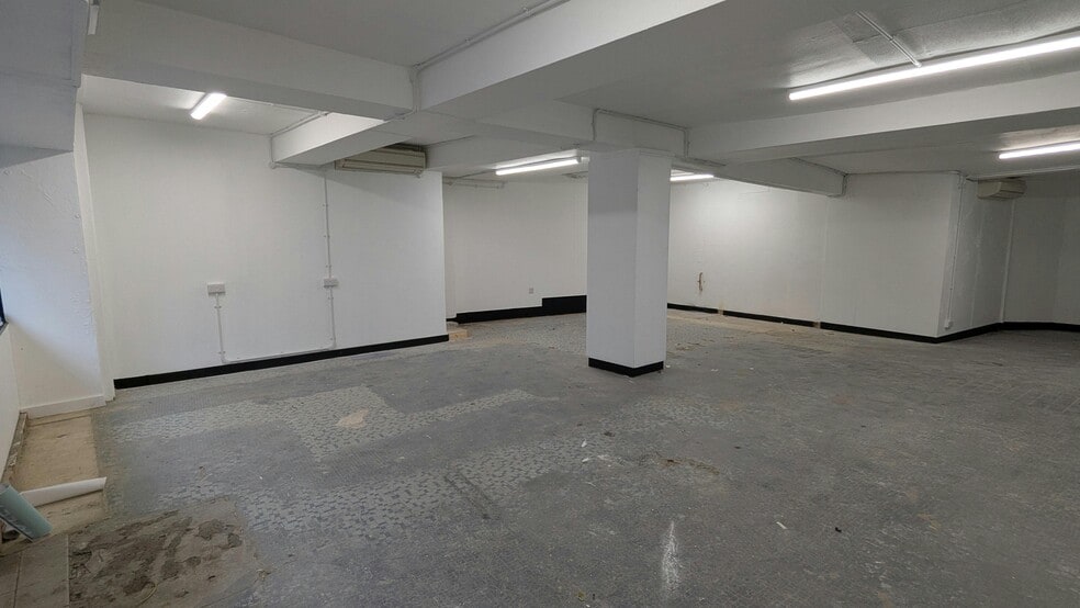 27 Peascod Street, Windsor to rent - Building Photo - Image 3 of 16