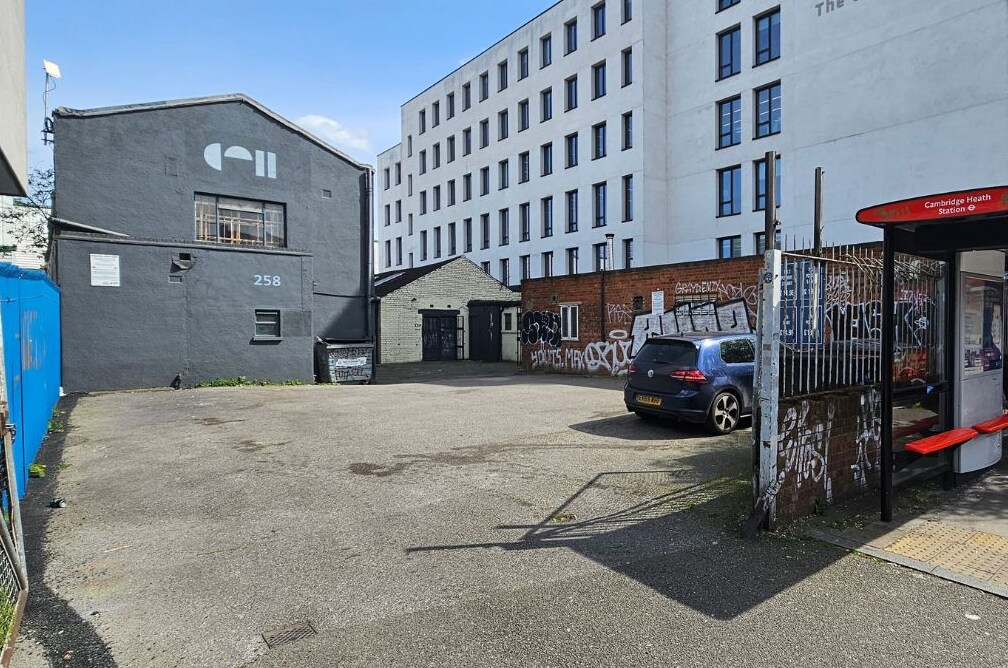 256 Cambridge Heath Rd, London for sale Primary Photo- Image 1 of 1