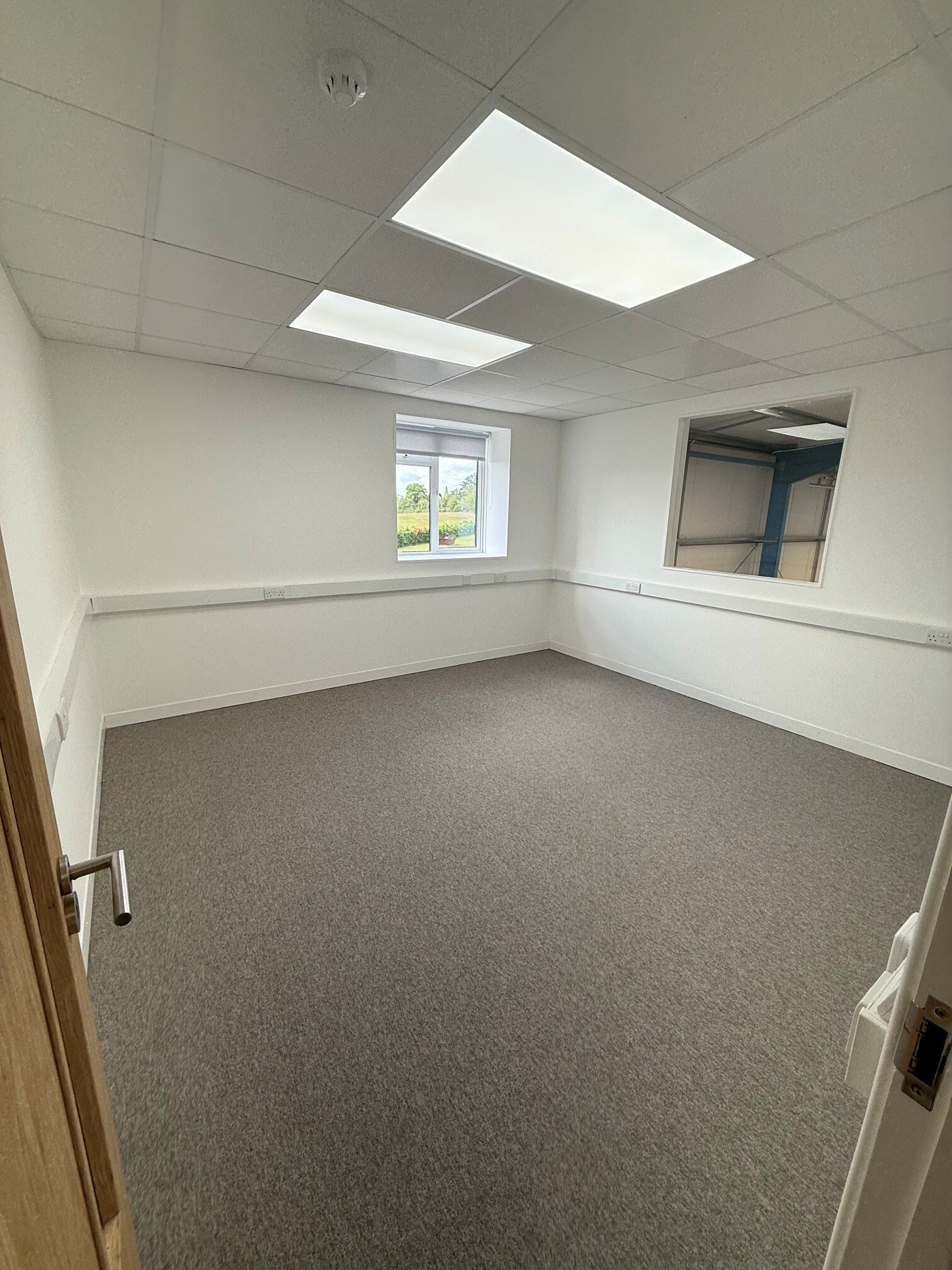 Unit R1 Lambs Farm Business Basingstoke Road park, Reading to rent Building Photo- Image 1 of 7