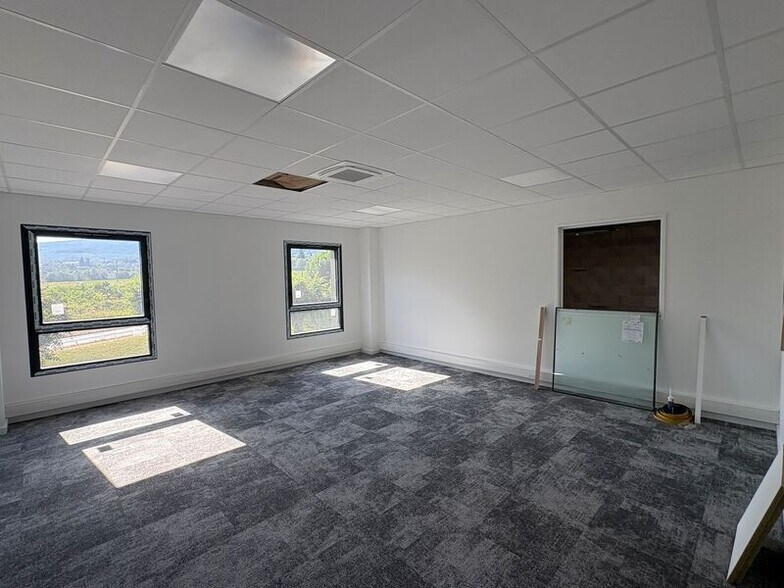 Route De Chasselay, Lissieu to rent - Interior Photo - Image 2 of 8