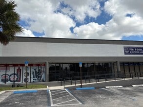 2570-2580 N Powerline Rd, Pompano Beach, FL to rent Building Photo- Image 1 of 12