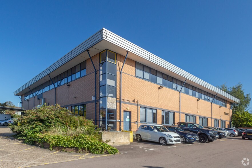 27 Maylands Ave, Hemel Hempstead for sale - Building Photo - Image 1 of 1