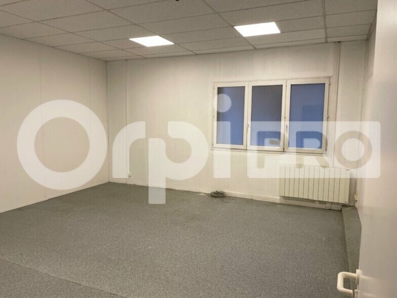 Retail in Villefranche-sur-Saône for sale - Building Photo - Image 3 of 9