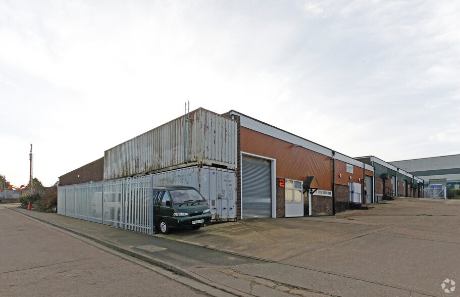 Wellingborough Rd, Rushden for sale - Primary Photo - Image 1 of 1