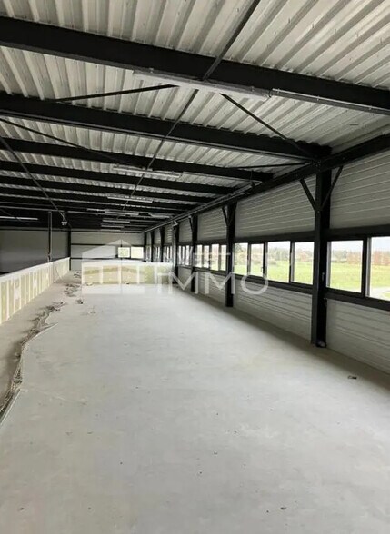 Light Industrial in Plaisir to rent - Building Photo - Image 3 of 4