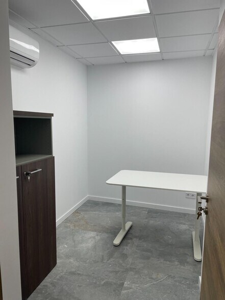 Office in València to rent - Interior Photo - Image 1 of 11