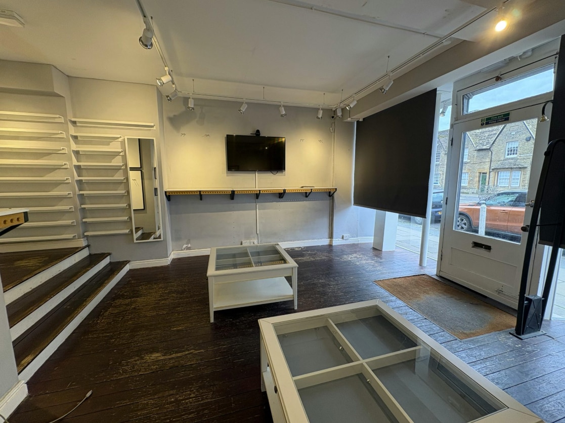 54-55 Market Sq, Witney to rent Interior Photo- Image 1 of 4