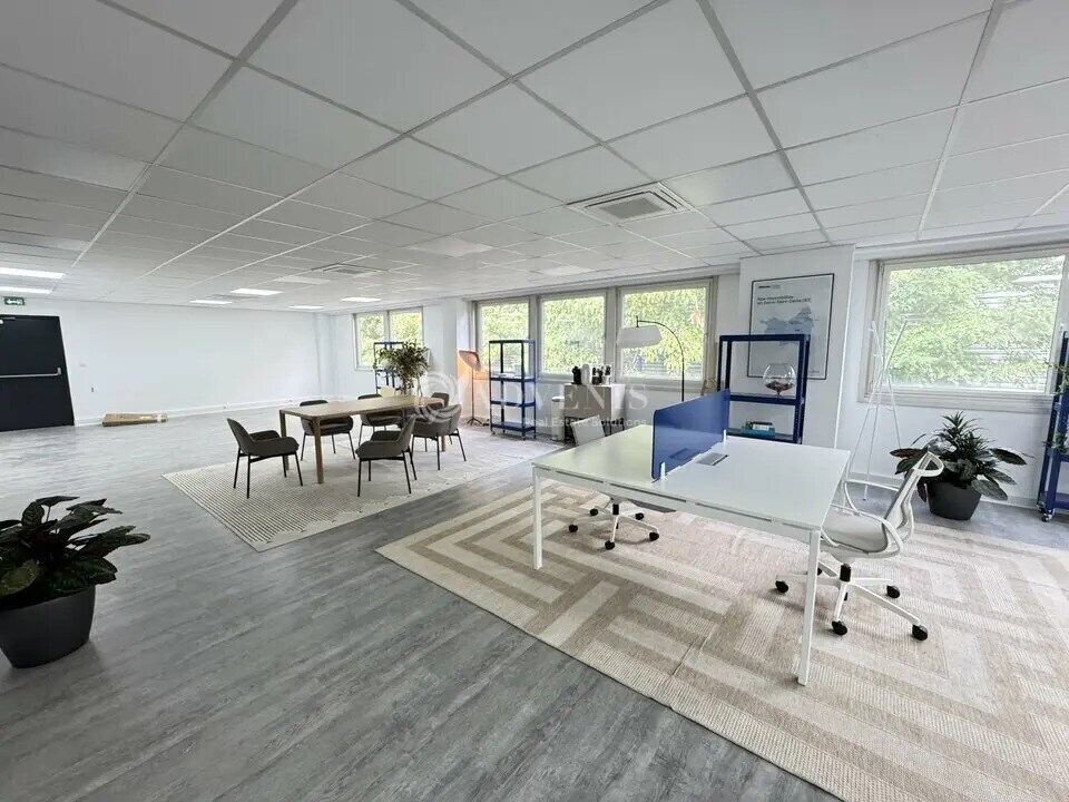 Office in Aulnay-sous-Bois to rent Building Photo- Image 1 of 5