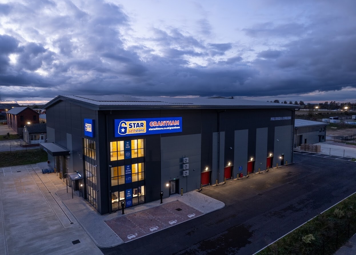 Spittlegate Level, Grantham to rent Building Photo- Image 1 of 2