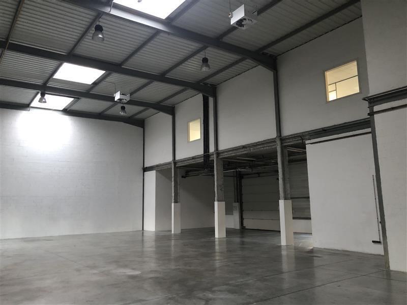 Light Industrial in Élancourt to rent Interior Photo- Image 1 of 5
