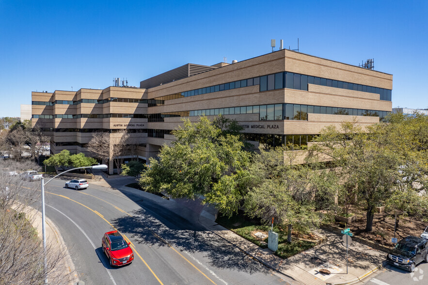 3705 Medical Pky, Austin, TX for rent - Building Photo - Image 1 of 3