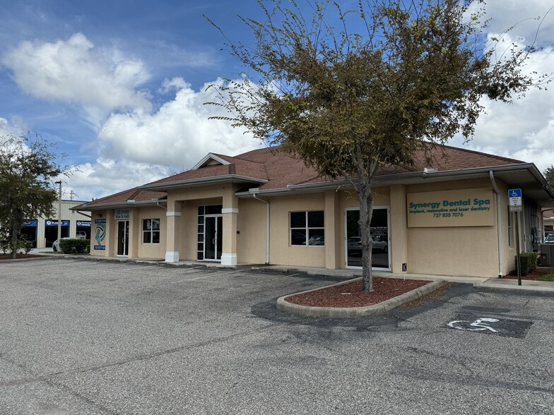 2439 Country Place Blvd, Trinity, FL for rent - Building Photo - Image 1 of 7