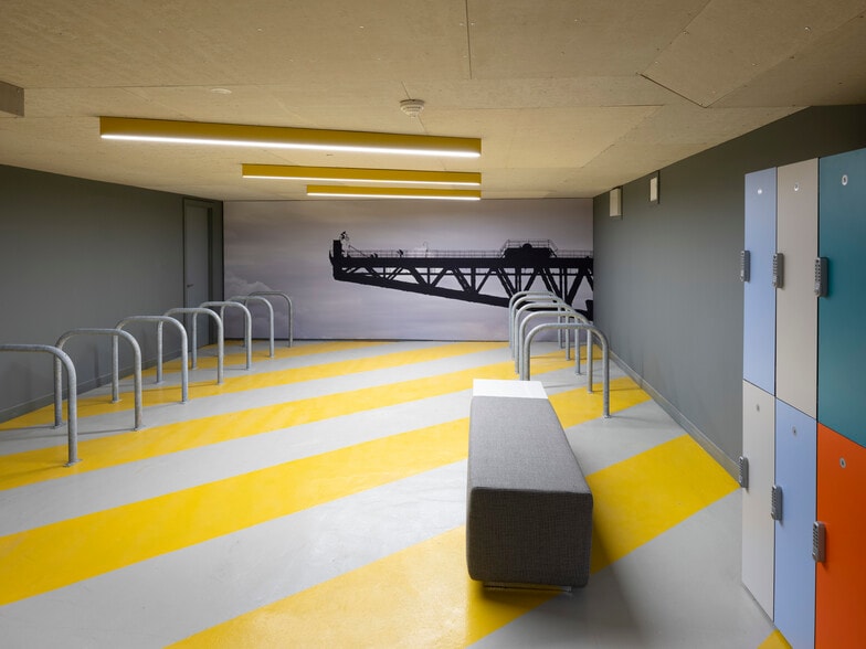 70 Wellington St, Glasgow to rent - Building Photo - Image 2 of 16