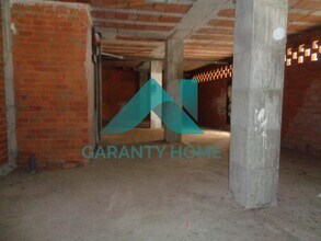 Retail in Cáceres, Cáceres to rent Interior Photo- Image 2 of 3