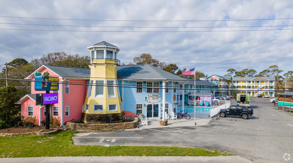 701 N Lake Park Blvd, Carolina Beach, NC for sale - Primary Photo - Image 1 of 20