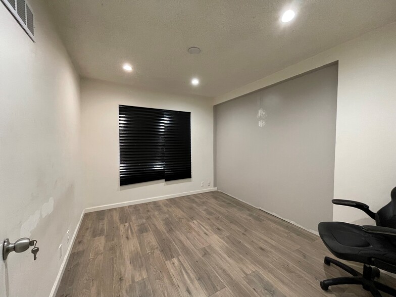 1017-1019 S La Brea Ave, Los Angeles, CA for rent - Interior Photo - Image 3 of 11