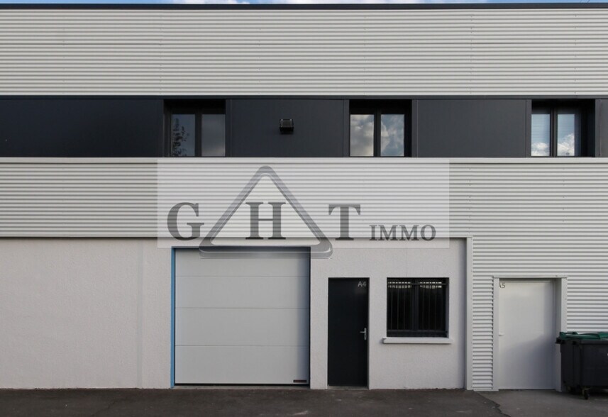 Industrial in Moissy-Cramayel to rent - Building Photo - Image 3 of 5
