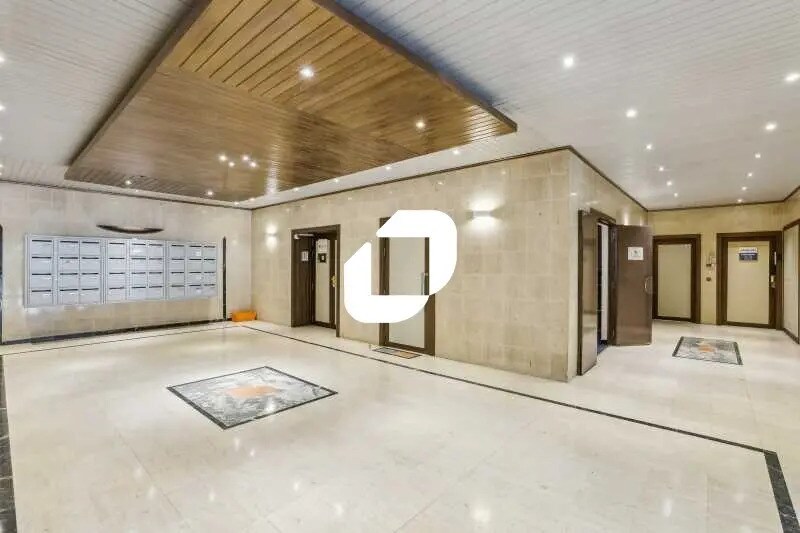 34-38 Rue Camille Pelletan, Levallois-Perret to rent - Lobby - Image 3 of 31