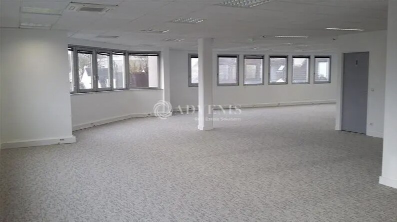 Office in Noisiel to rent Interior Photo- Image 1 of 4