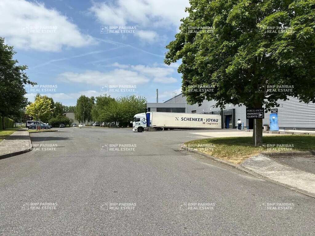 Location Entrepôt logistique 7 160 m² - Photo 1