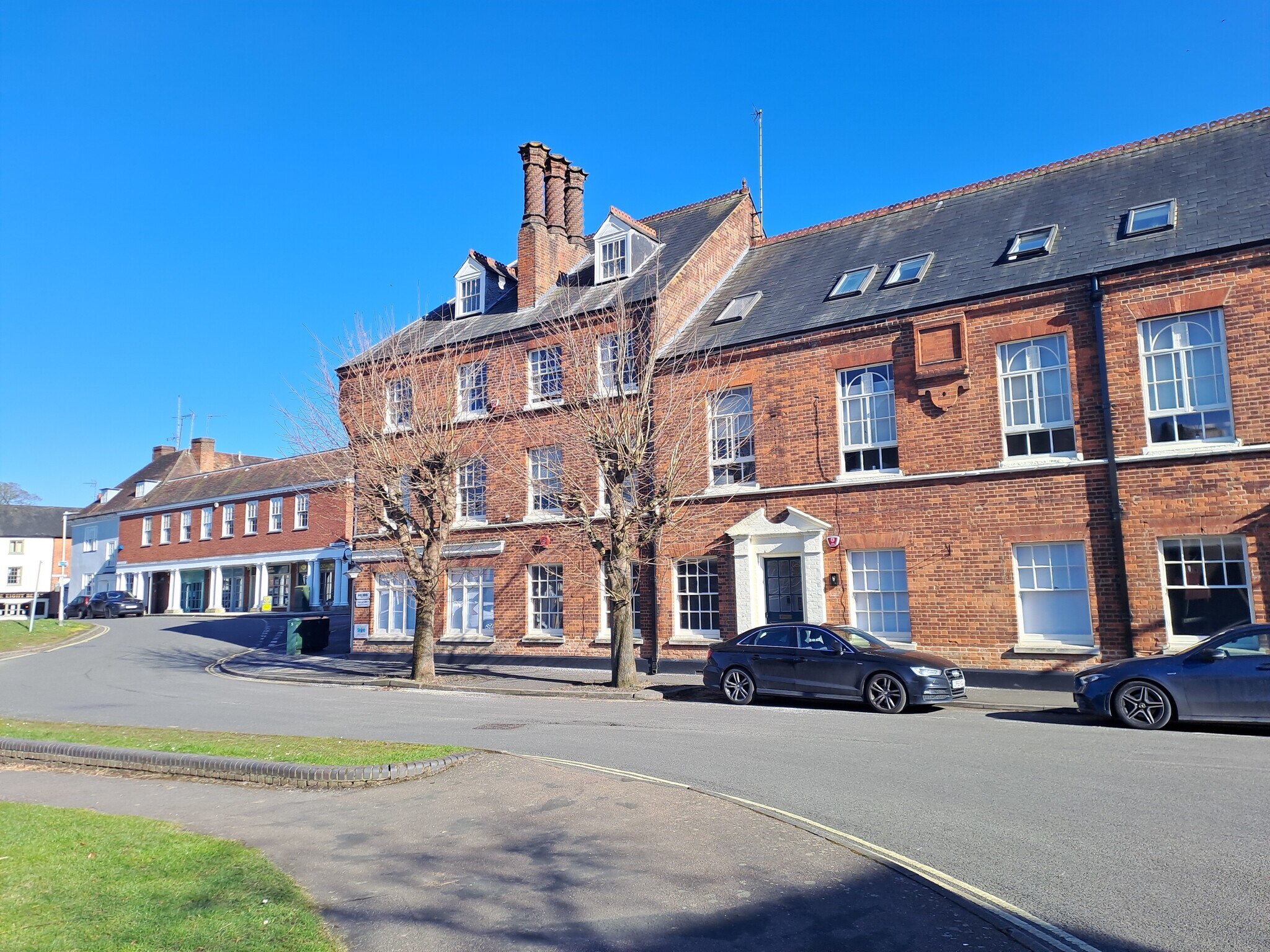 15 The Broadway, Hatfield to rent Building Photo- Image 1 of 7