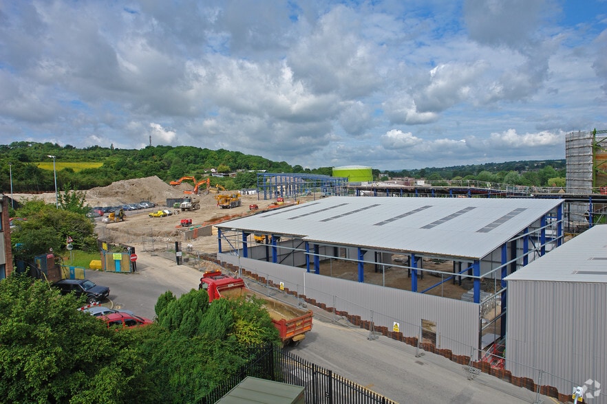 Whiteleaf Rd, Hemel Hempstead to rent - Building Photo - Image 2 of 8