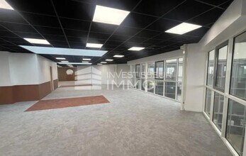 Office in Torcy to rent Interior Photo- Image 2 of 3