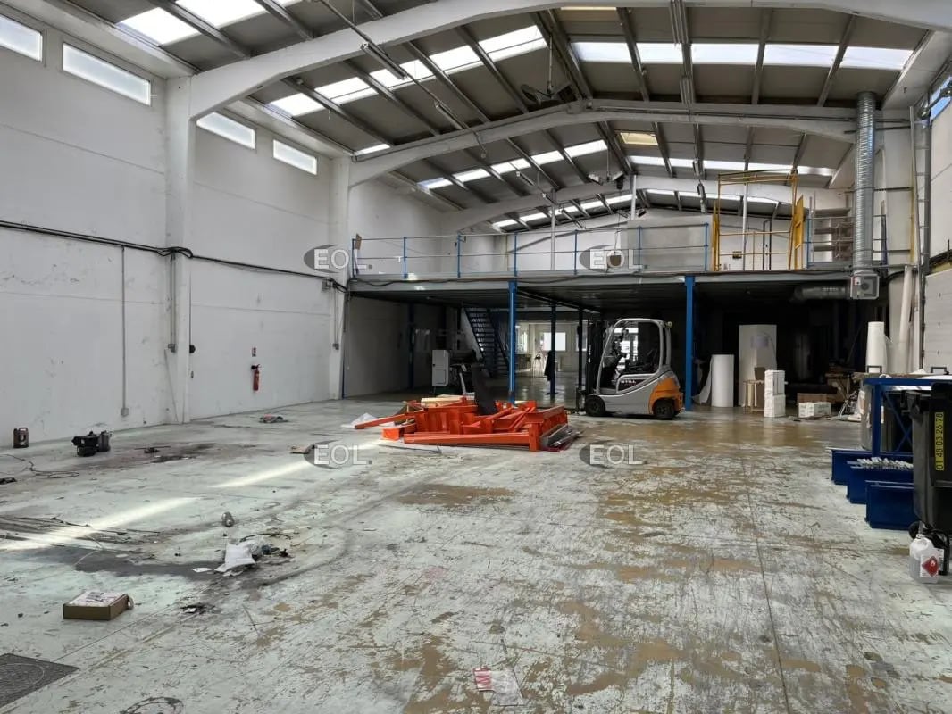 Light Industrial in Argenteuil to rent Interior Photo- Image 1 of 8