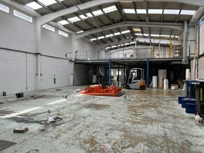 Light Industrial in Argenteuil to rent Interior Photo- Image 1 of 8