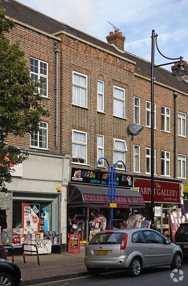 21 Elm Park Ave, Hornchurch to rent - Building Photo - Image 2 of 3