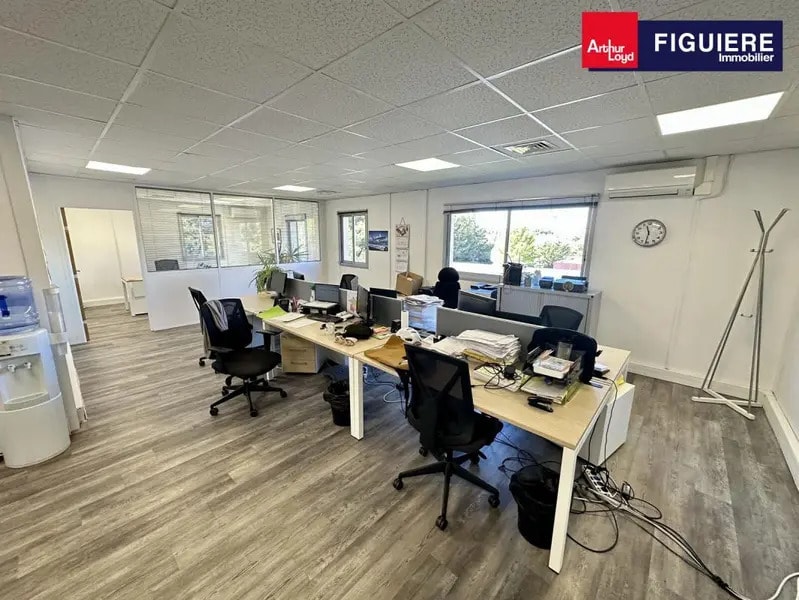 Location Bureaux 101 m² - Photo 1