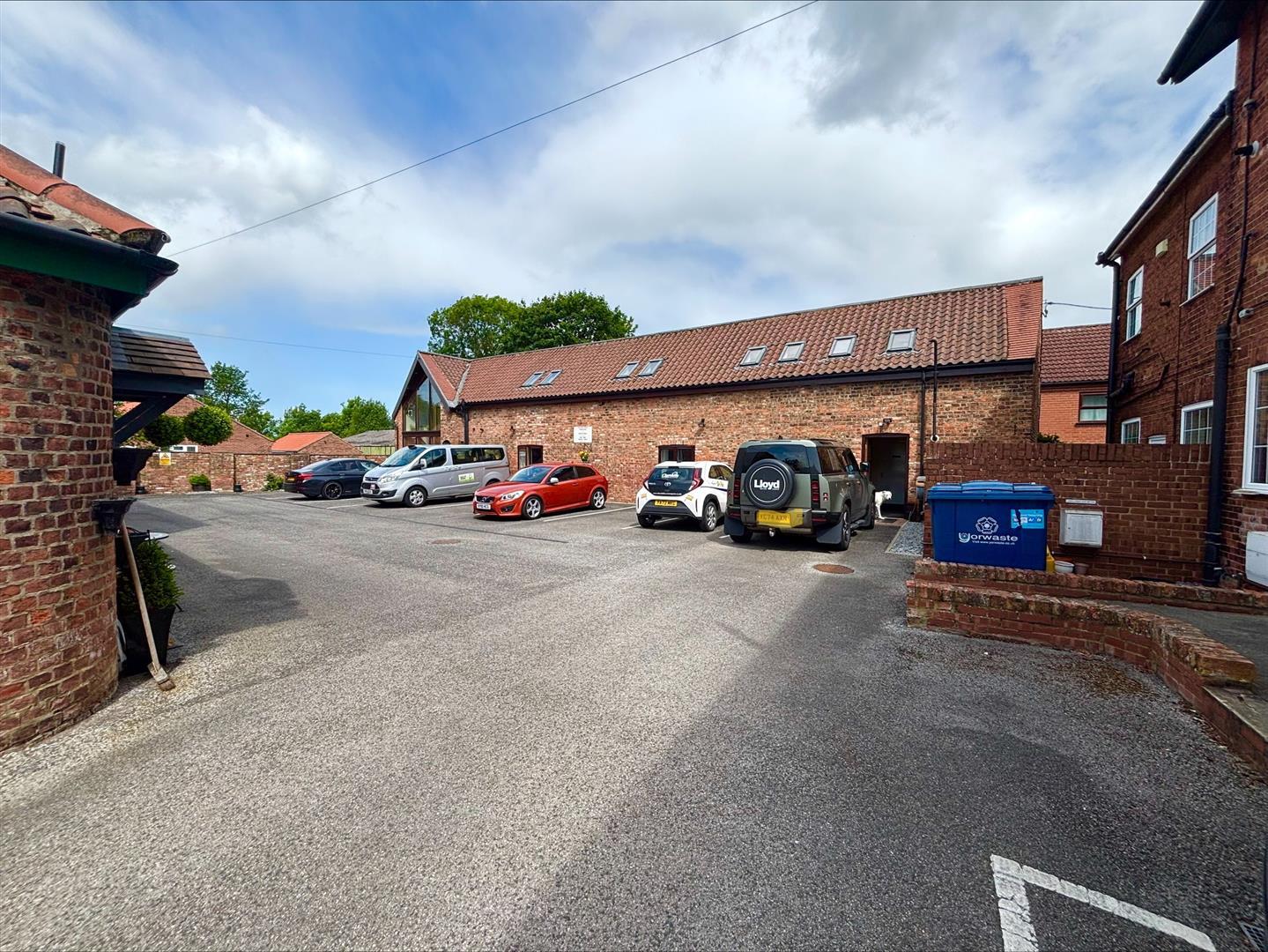 Main St, York to rent Building Photo- Image 1 of 18