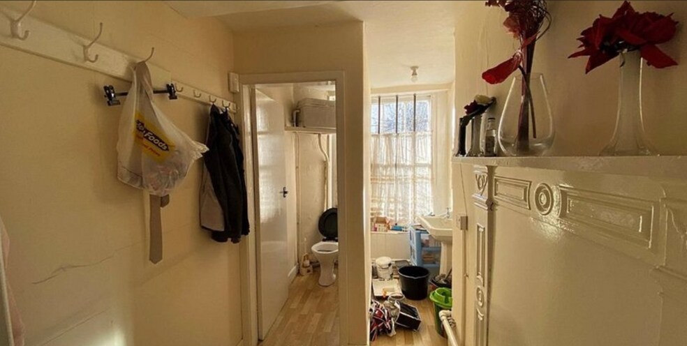 52 High St, Congleton to rent - Interior Photo - Image 3 of 8