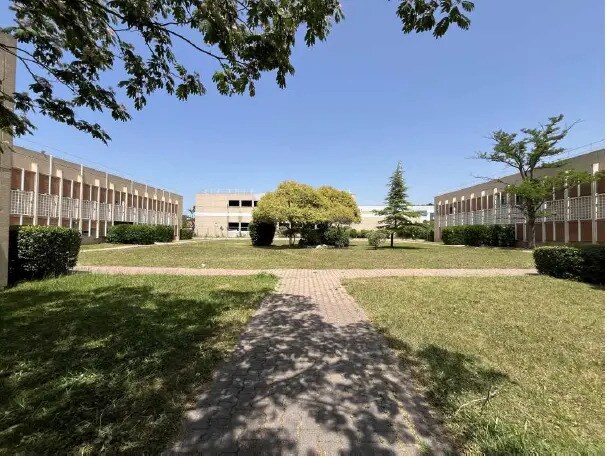 Office in Vitrolles to rent - Building Photo - Image 2 of 13