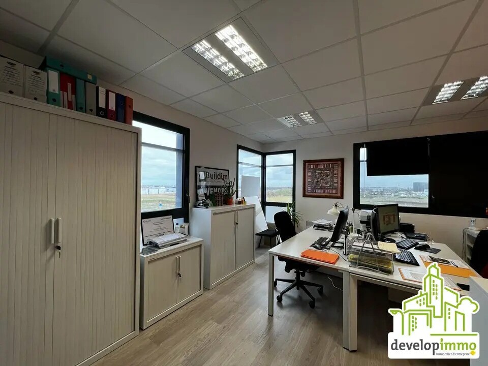 Location Bureaux 100 m² - Photo 1