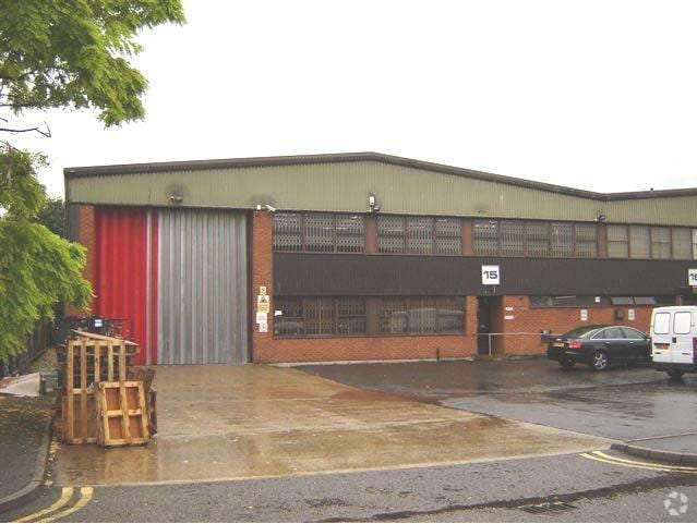 Southend Rd, Woodford Green to rent - Building Photo - Image 2 of 11