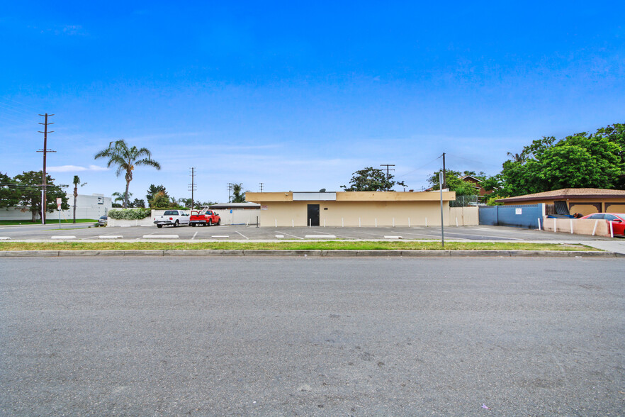 1902 S Standard Ave, Santa Ana, CA for sale - Building Photo - Image 2 of 7