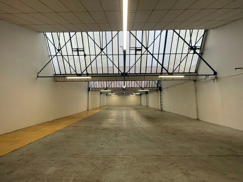 Light Industrial in Montreuil to rent - Interior Photo - Image 3 of 7