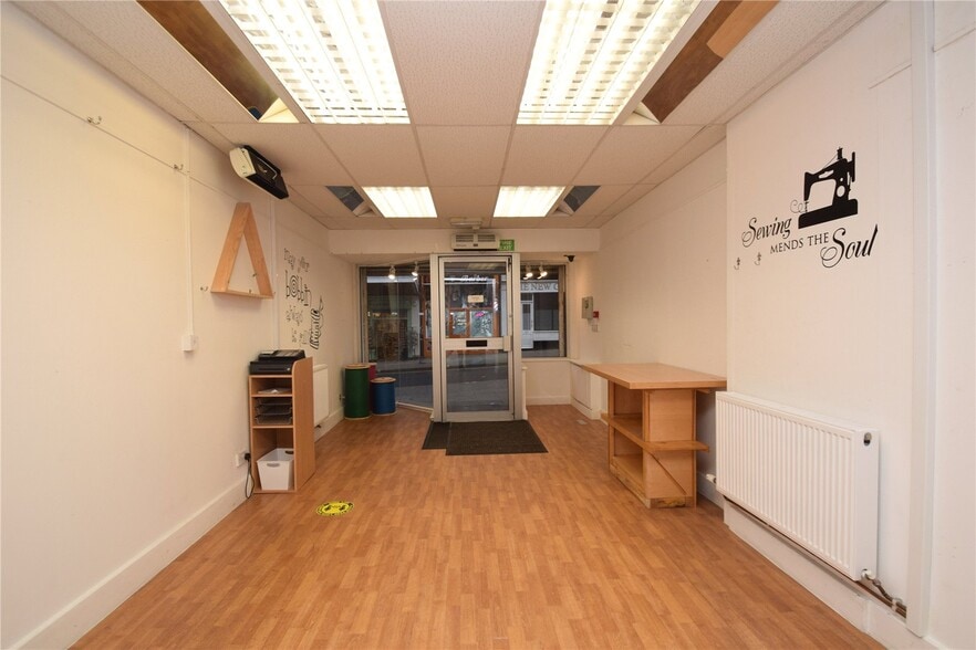 63 Newborough, Scarborough for sale - Interior Photo - Image 2 of 25