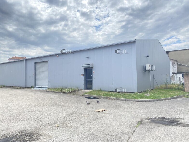 Industrial in Vénissieux to rent - Building Photo - Image 2 of 9