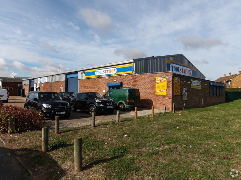 Tribune Dr, Sittingbourne to rent - Building Photo - Image 2 of 13