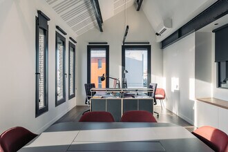 1 Rue Royale, Saint-Cloud to rent Interior Photo- Image 2 of 5