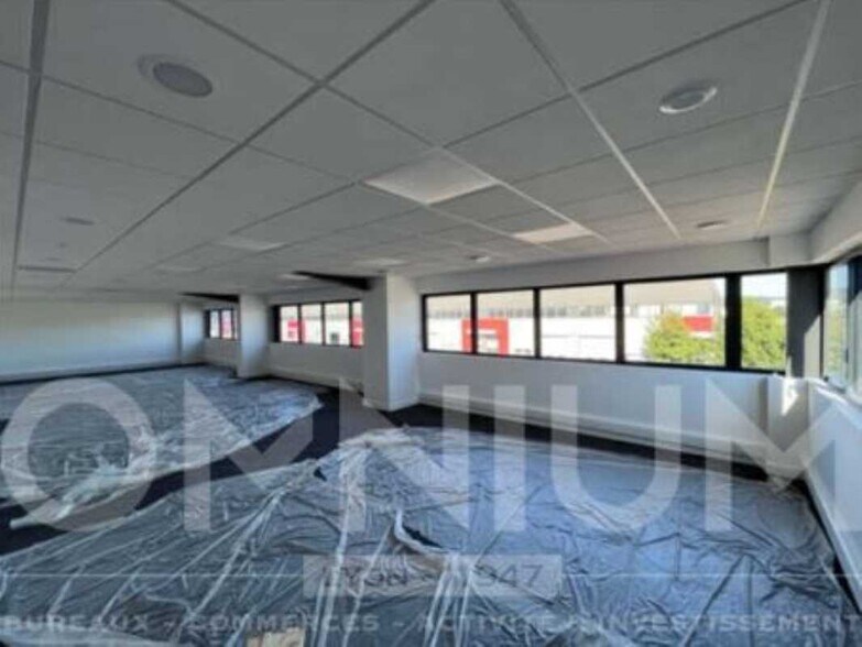 Office in Dagneux to rent - Interior Photo - Image 2 of 7