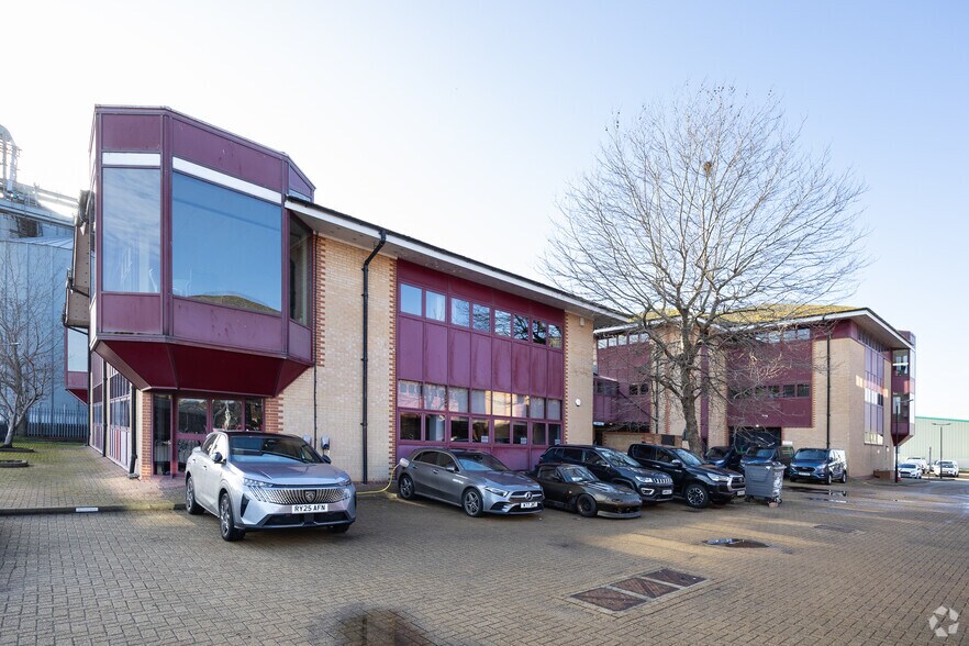 Neptune Way, Rochester for sale - Primary Photo - Image 1 of 1