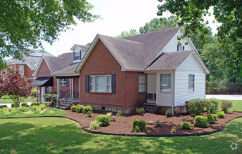 7506 E Brainerd Rd, Chattanooga, TN for rent Primary Photo- Image 1 of 9