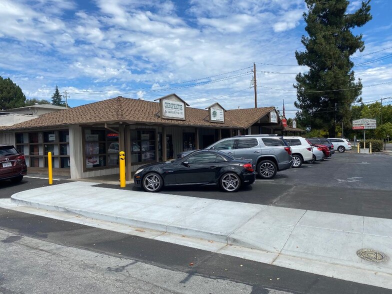 982-998 El Monte Ave, Mountain View, CA for rent - Building Photo - Image 2 of 5