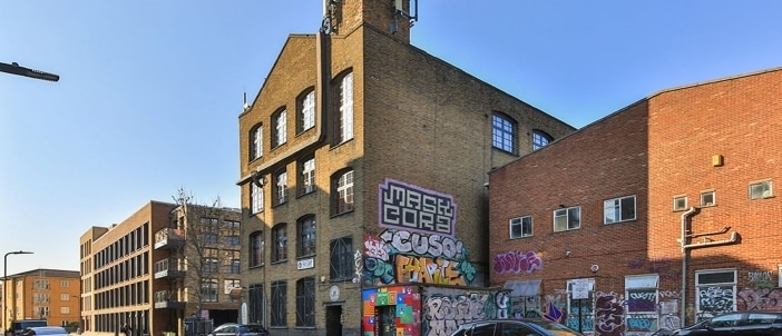 99 Wallis Rd, London to rent - Building Photo - Image 2 of 6