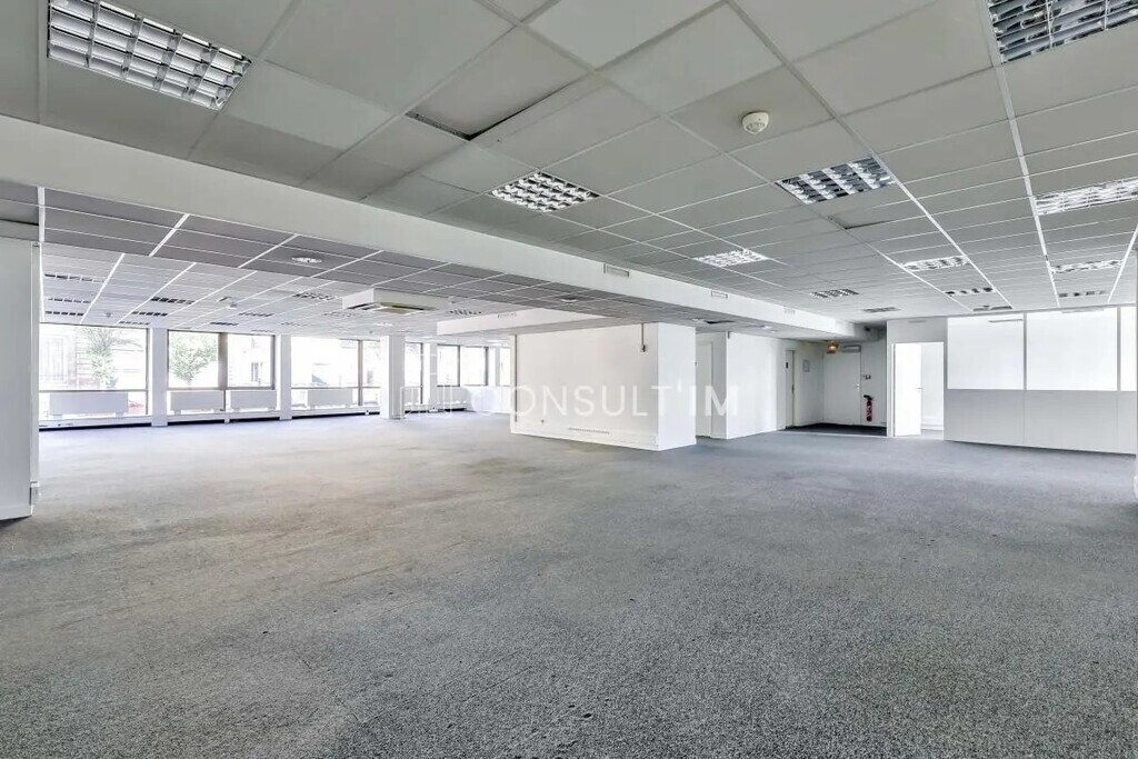 Vente Bureaux 374 m² - Photo 1
