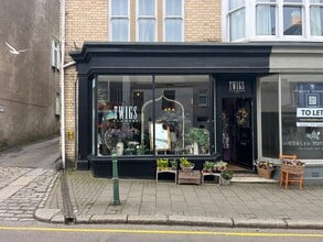 65-65a Newport Rd, Barnstaple to rent Interior Photo- Image 1 of 6